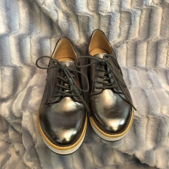 Steve Madden metallic bronze lace up oxfords. - Picture 3 of 4